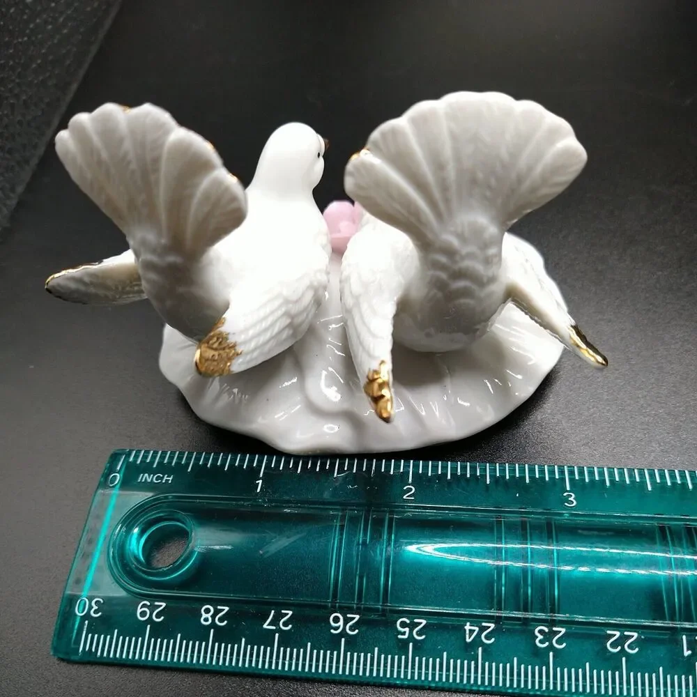 Lefton Fine China Turtle Doves Figurine 06303 Hand Painted Gold Tip 1987 Japan